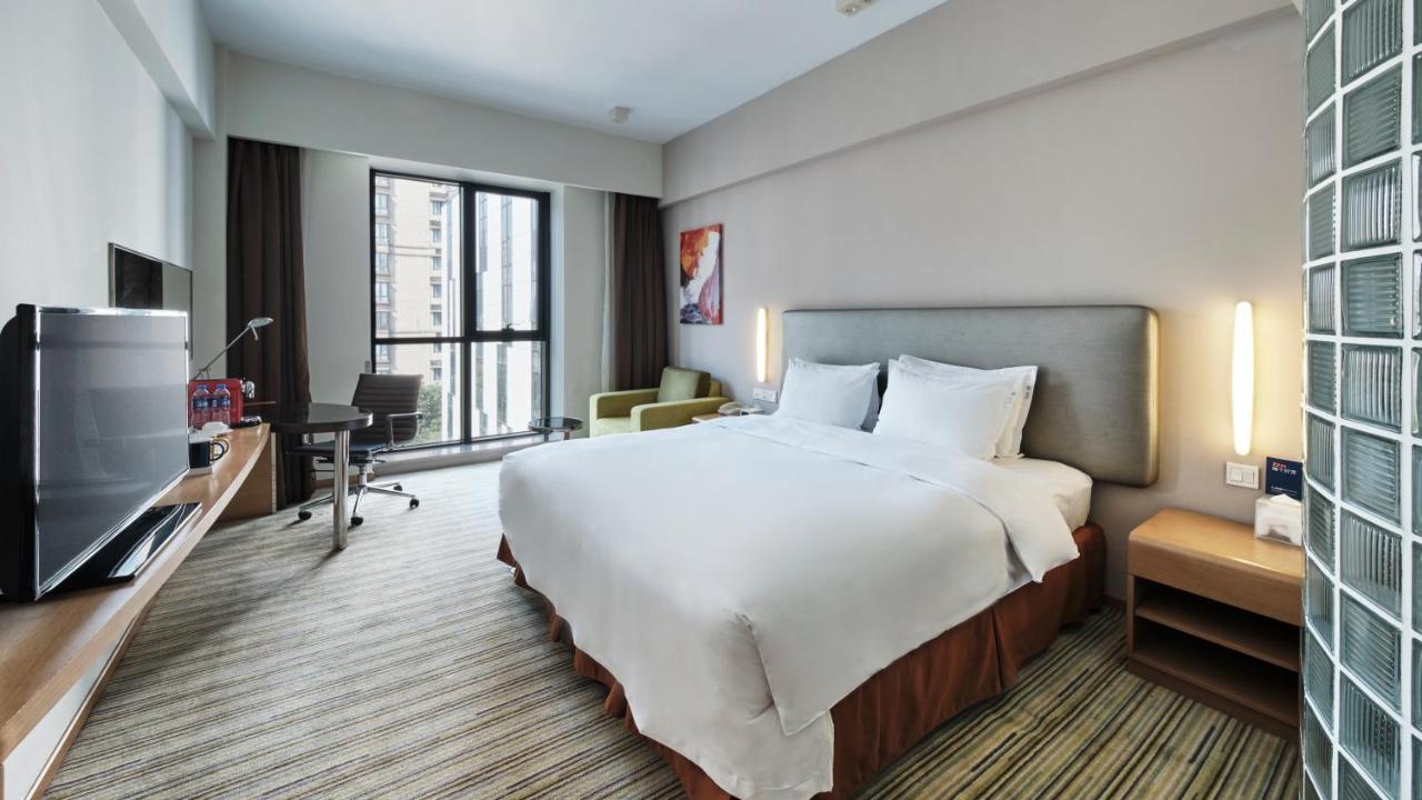 Holiday Inn Express Shanghai Gongkang, an IHG Hotel Bagian luar foto