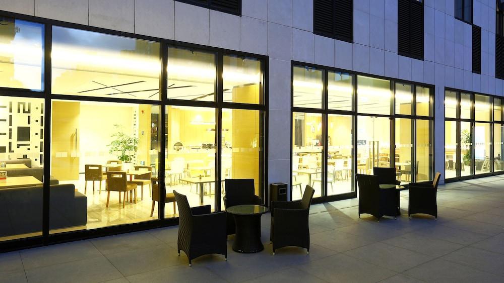 Holiday Inn Express Shanghai Gongkang, an IHG Hotel Bagian luar foto